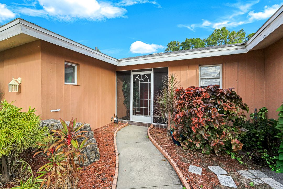 5203 Selby Dr, Fort Myers, FL 33919