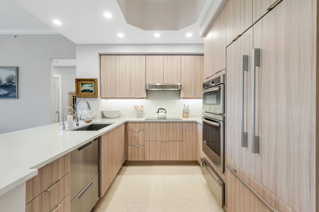 2728 Tiburon Blvd E #403, Naples, FL 34109