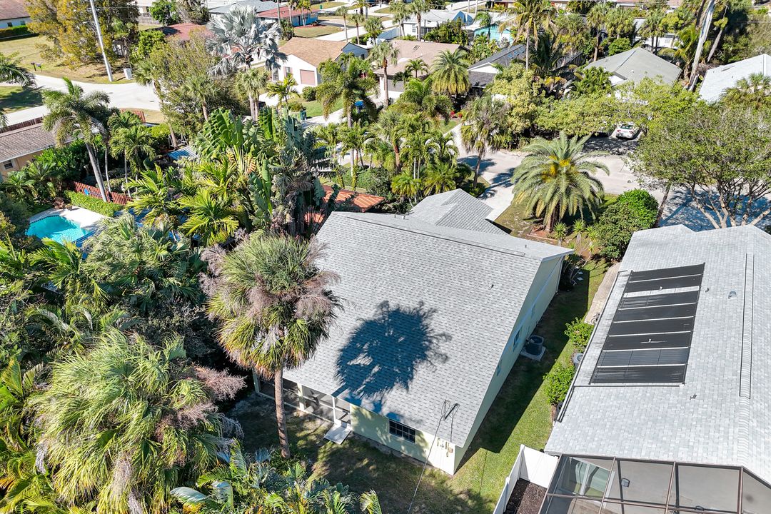 812 102nd Ave N, Naples, FL 34108