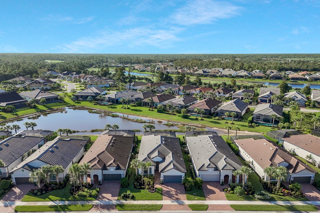 9815 Everglades Dr, Naples, FL 34120