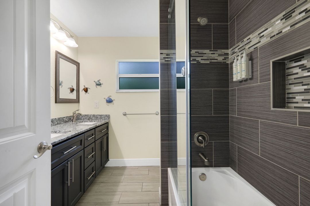 27741 Roslin Dr, Bonita Springs, FL 34135