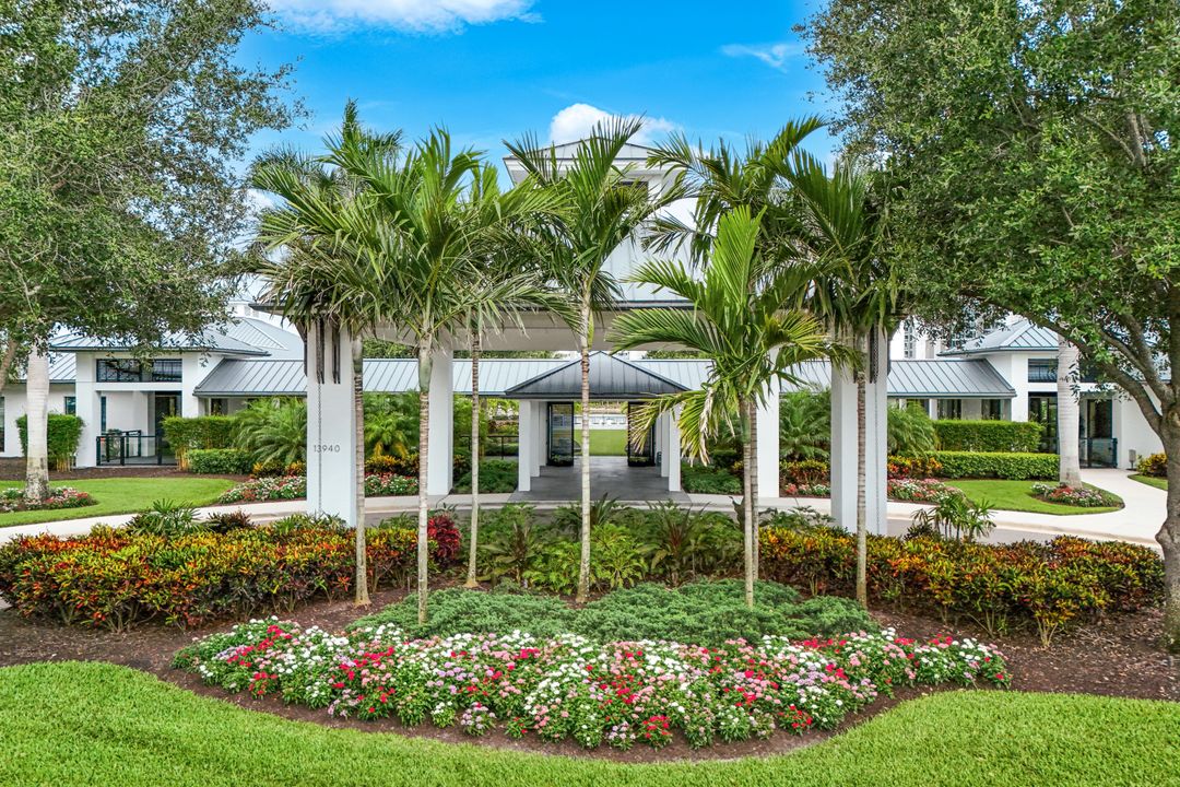 13915 Old Coast Rd, Naples, FL 34110