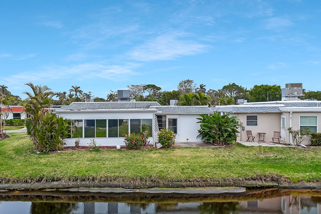 9 Hackney Ln, Naples, FL 34112