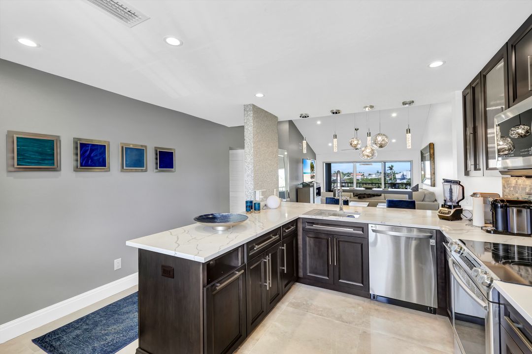 10684 Gulf Shore Dr #B301, Naples, FL 34108