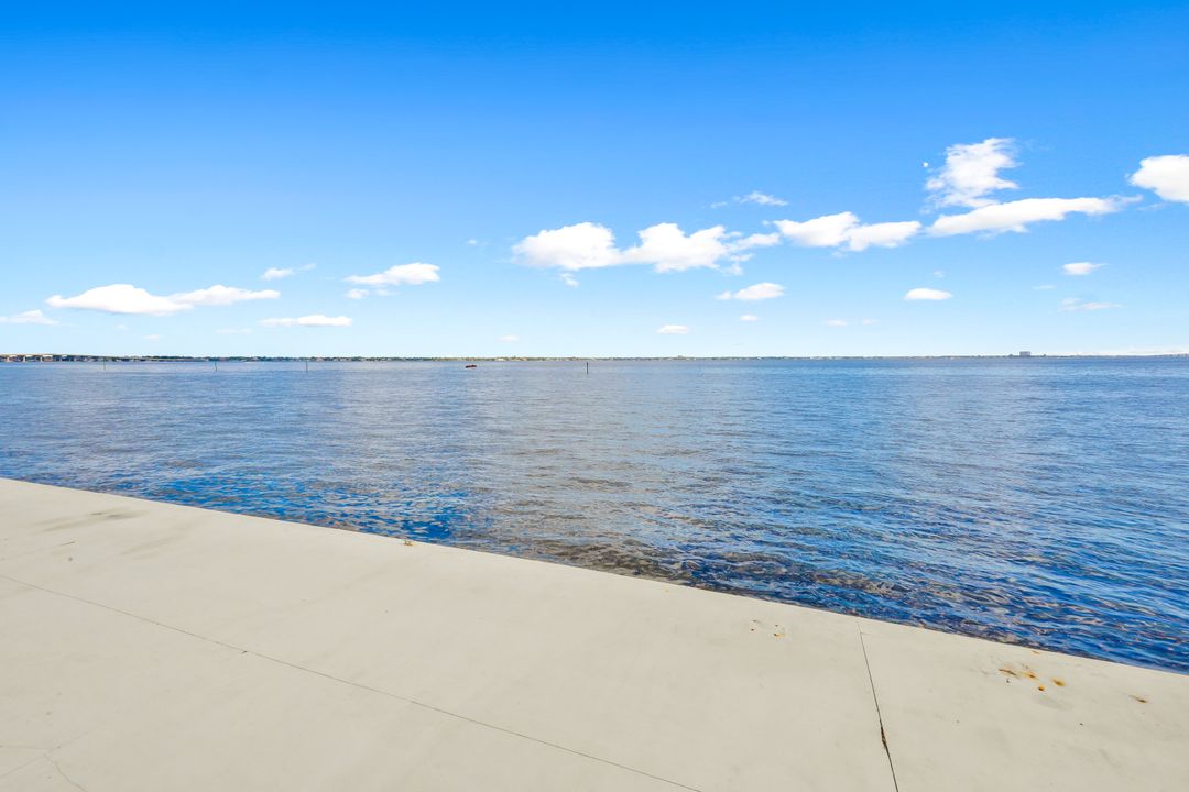 2302 SE 28th St, Cape Coral, FL 33904