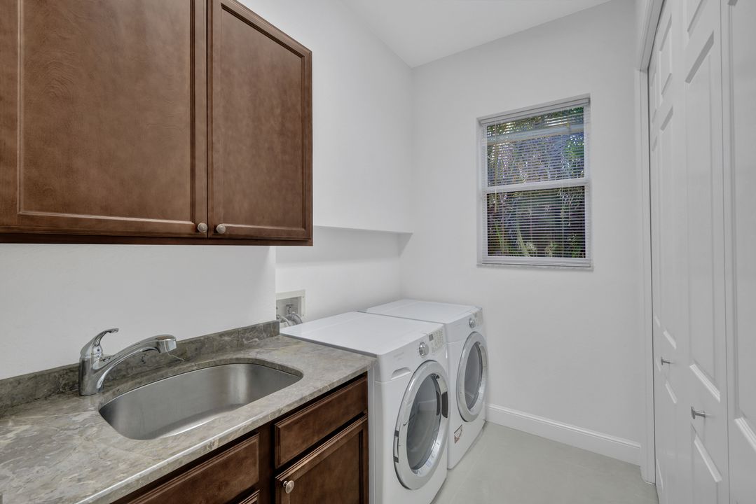 3220 Hamlet Dr #4, Naples, FL 34105