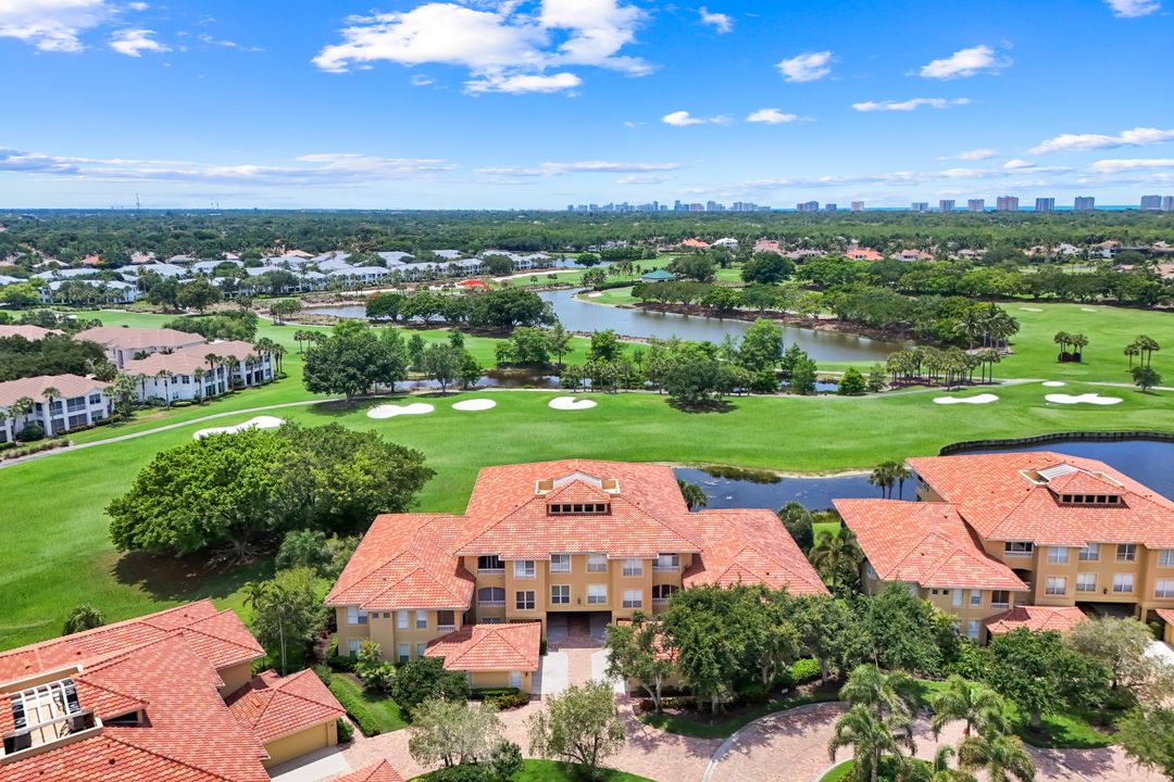 1895 Les Chateaux Blvd #302, Naples, FL 34109