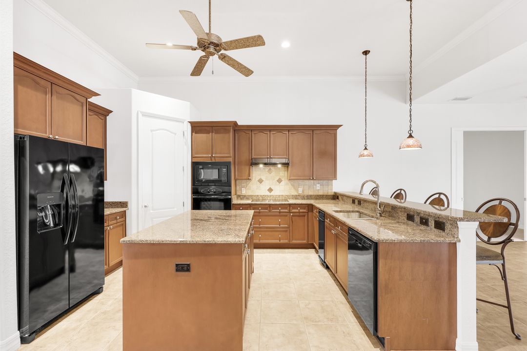 1817 Lagoon Ln, Cape Coral, FL 33914