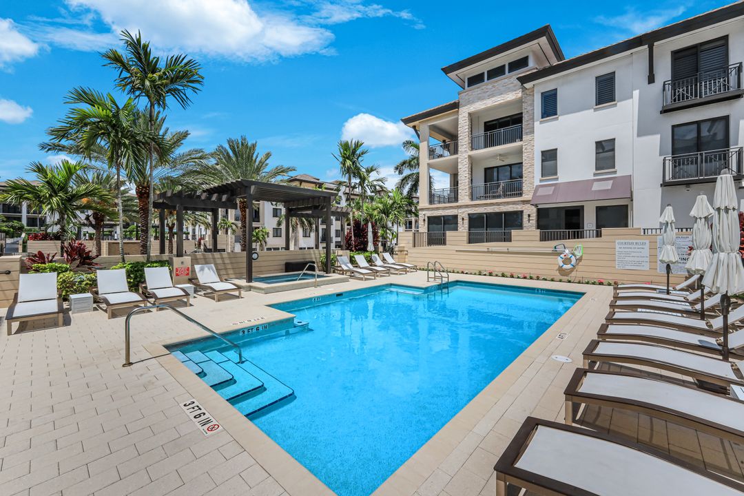1030 3rd Ave S #216, Naples, FL 34102