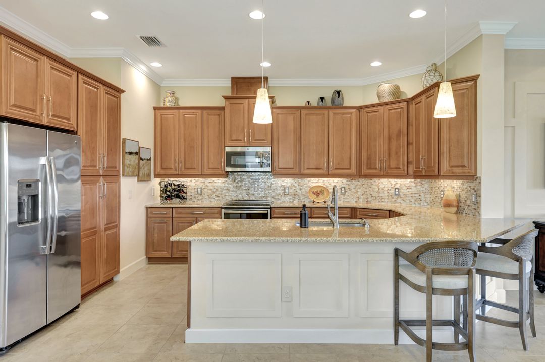 9142 Isla Bella Cir, Bonita Springs, FL 34135