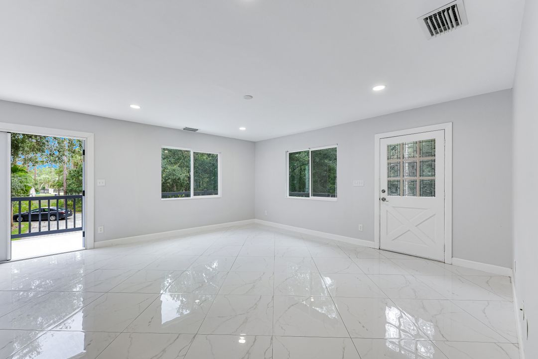 605 12th Ave NE, Naples, FL 34120