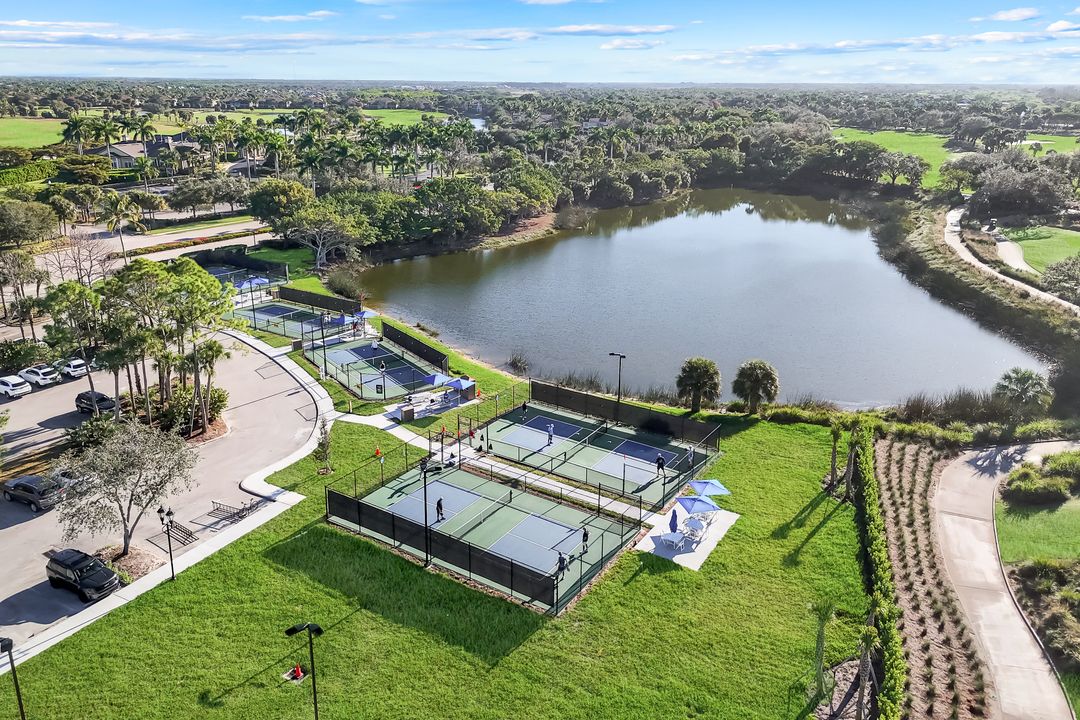 9539 Campanile Cir, Naples, FL 34114