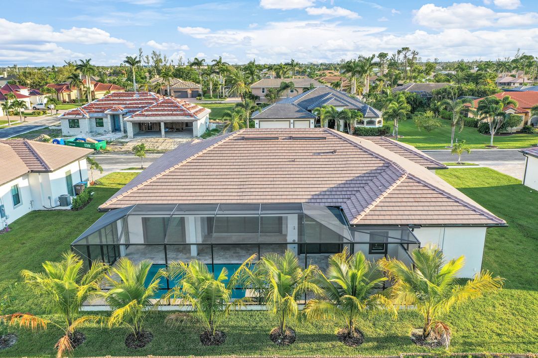 860 Palmetto Pointe Cir, Cape Coral, FL 33991