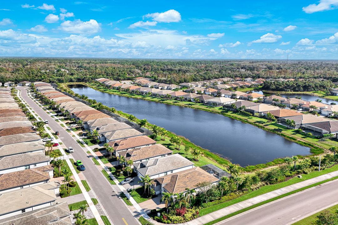 11555 Jacaranda Dr, Naples, FL 34120