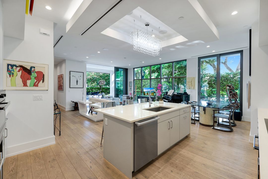 335 Banyan Blvd, Naples, FL 34102