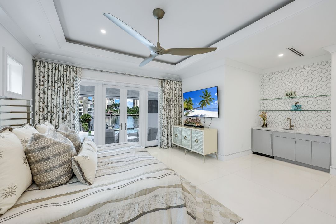 309 Neapolitan Way, Naples, FL 34103