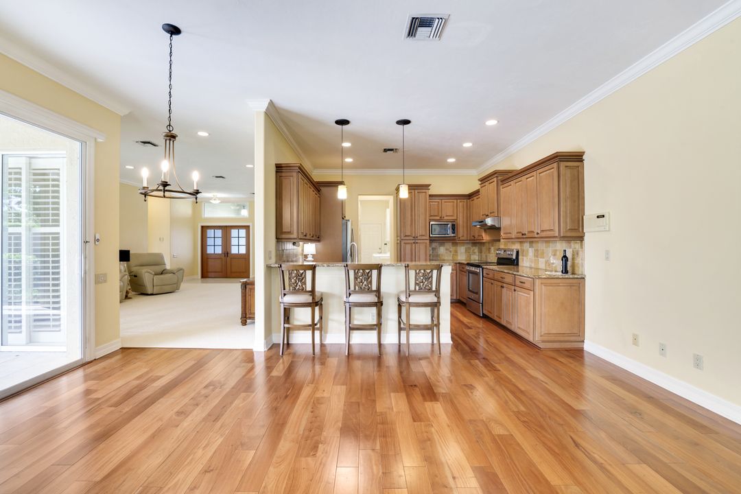 2032 Castle Garden Ln, Naples, FL 34110