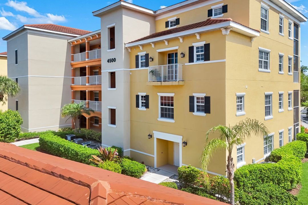 4500 Botanical Pl Cir #107, Naples, FL 34112