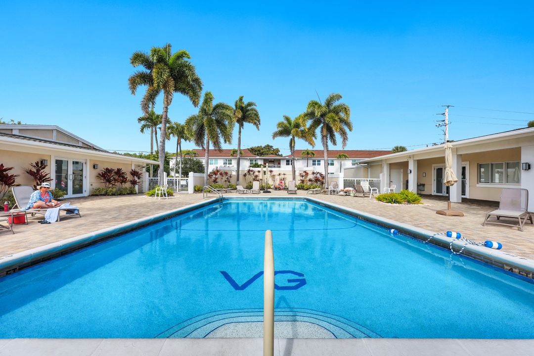 668 Broad Ave S, Naples, FL 34102