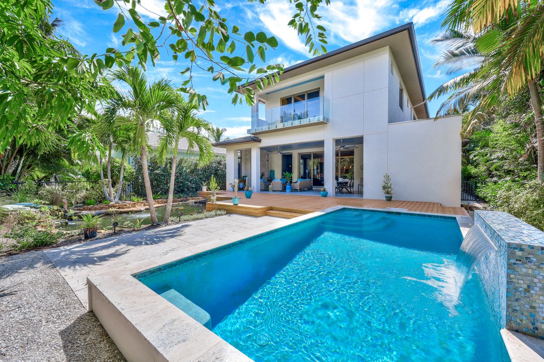 355 7th Ave S, Naples, FL 34102