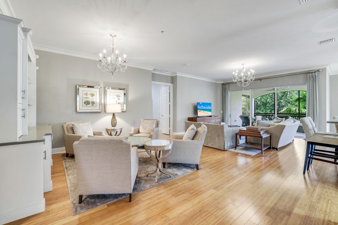 9053 Cascada Way #202, Naples, FL 34114