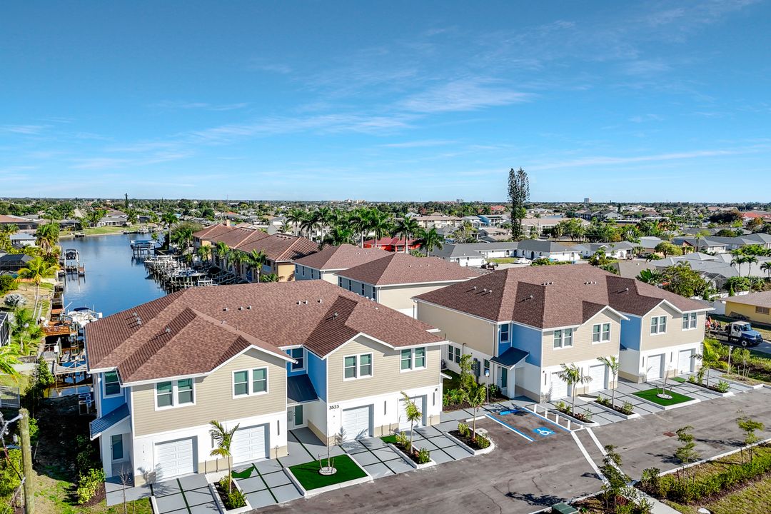 3527 Country Club Blvd, Cape Coral, FL 33904
