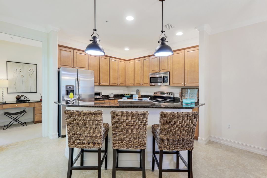 9082 Albion Ln S #6702, Naples, FL 34113