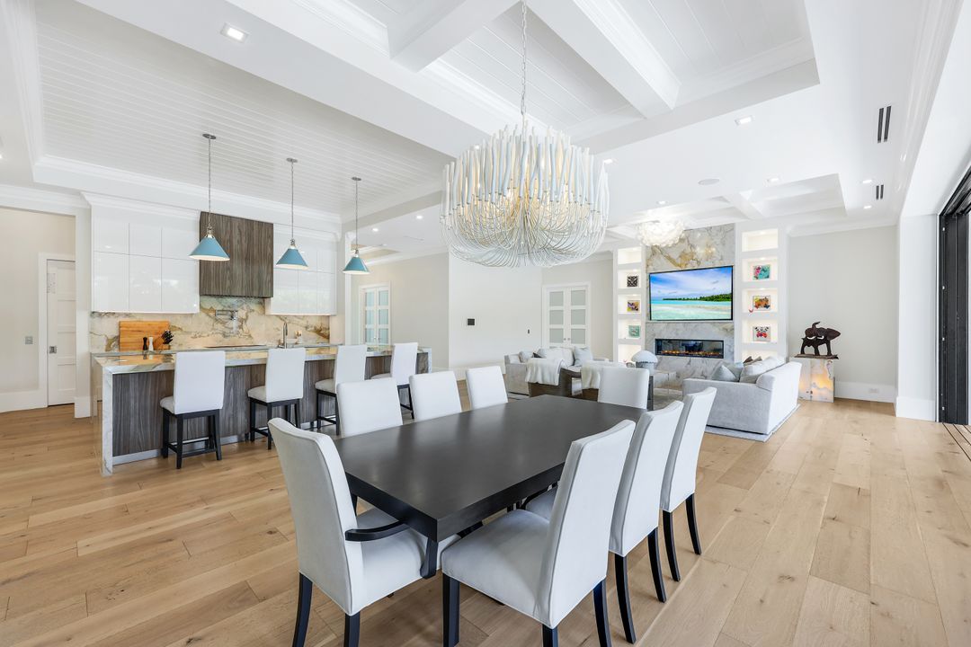 3190 Crayton Rd, Naples, FL 34103