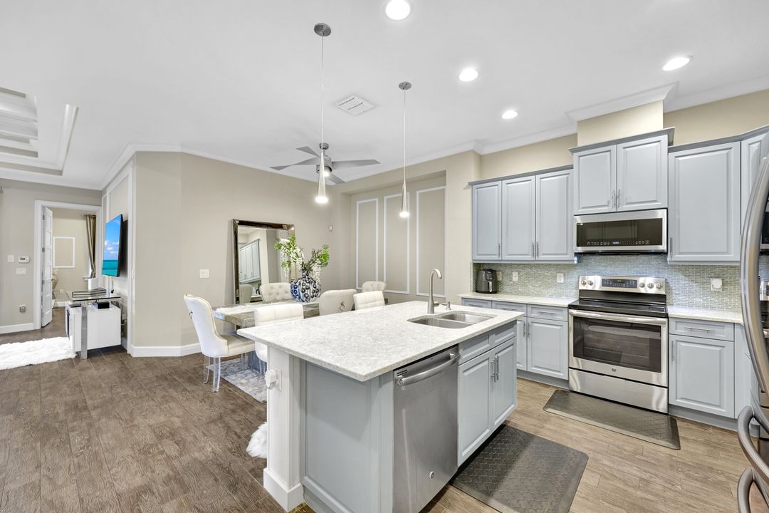 6927 Cay Ct, Naples, FL 34113