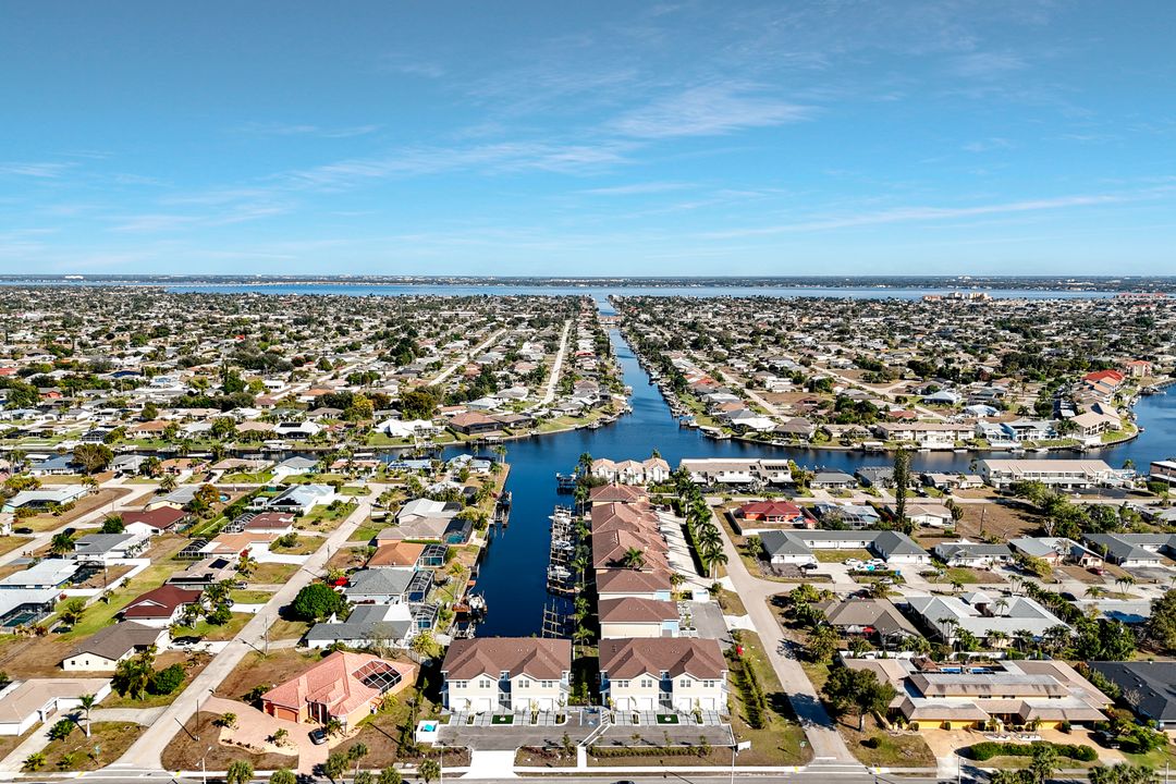 3527 Country Club Blvd, Cape Coral, FL 33904