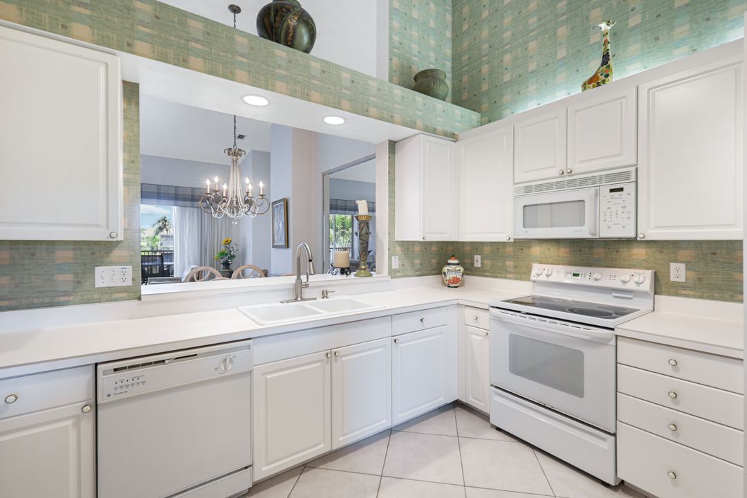 795 Bentwater Cir #202, Naples, FL 34108