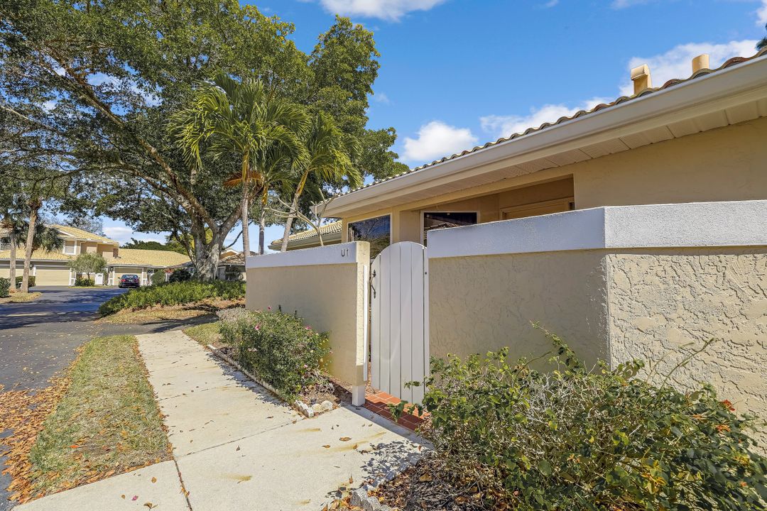 337 Emerald Bay Cir #U1, Naples, FL 34110