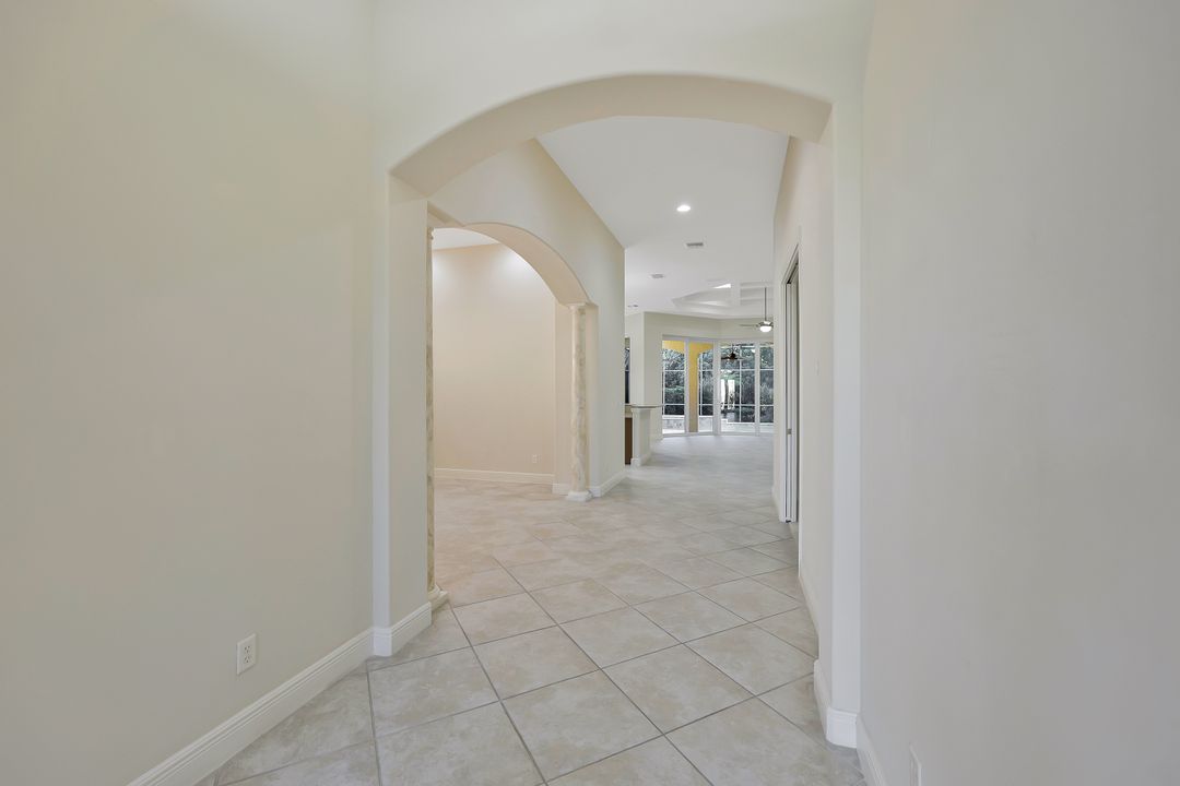 5616 Hammock Isles Dr, Naples, FL 34119