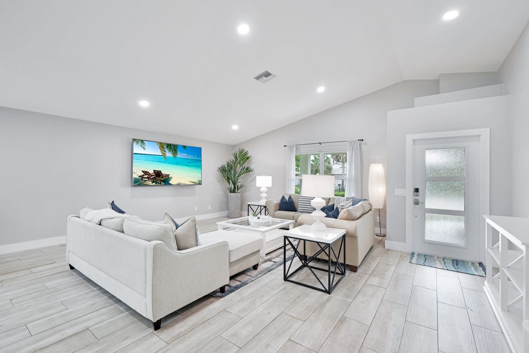 820 102nd Ave N, Naples, FL 34108