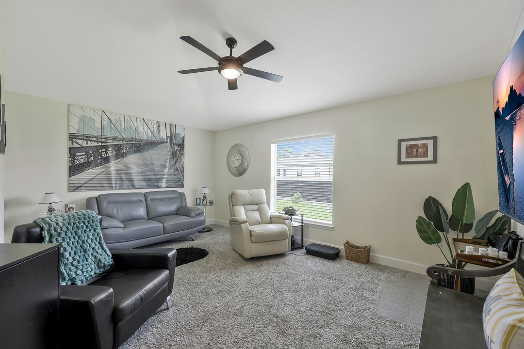 2922 20th St SW, Lehigh Acres, FL 33976