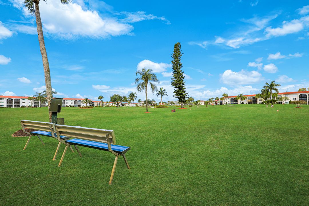 29 High Point Cir E #107, Naples, FL 34103