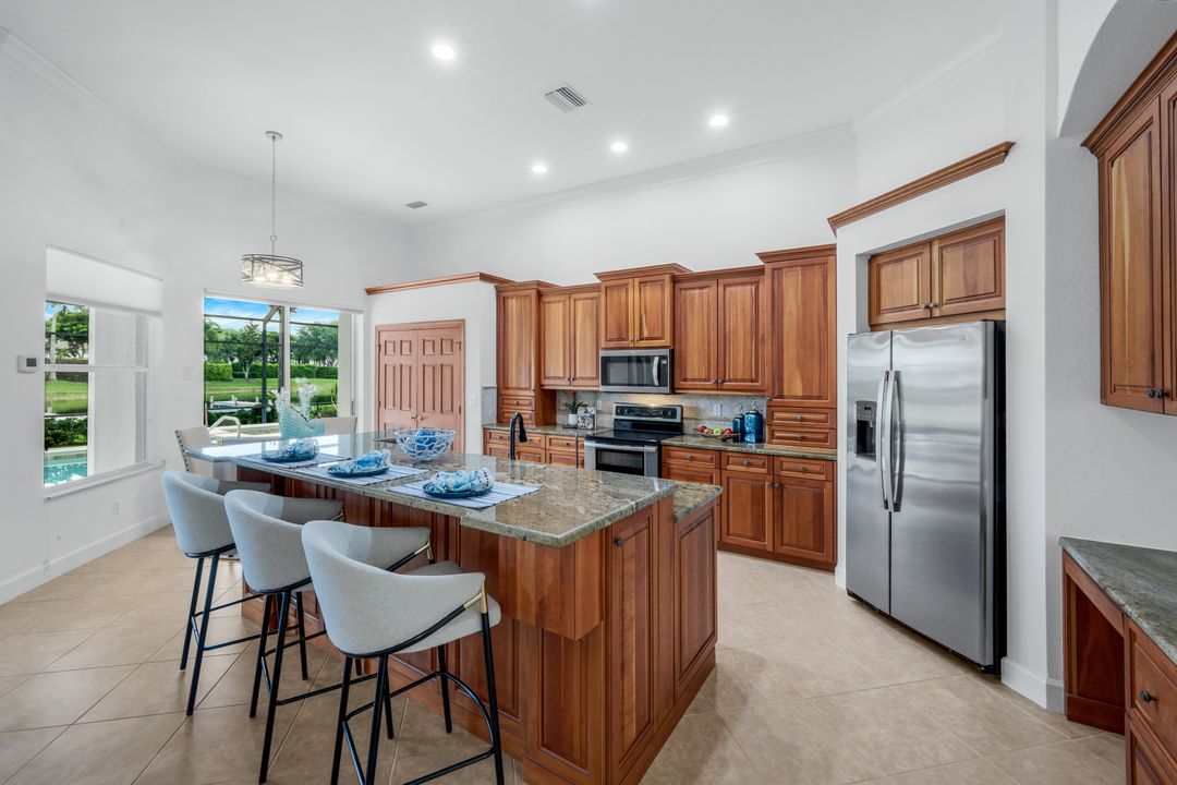8776 Hideaway Harbor Ct, Naples, FL 34120