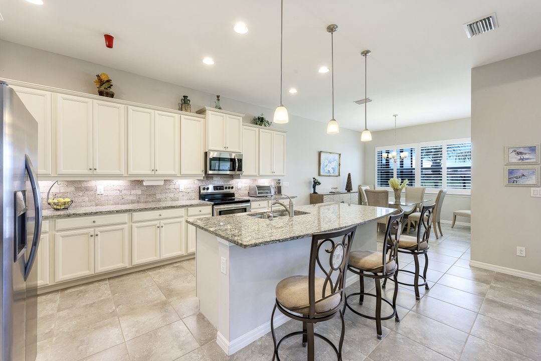 2892 Sunset Pointe Cir, Cape Coral, FL 33914