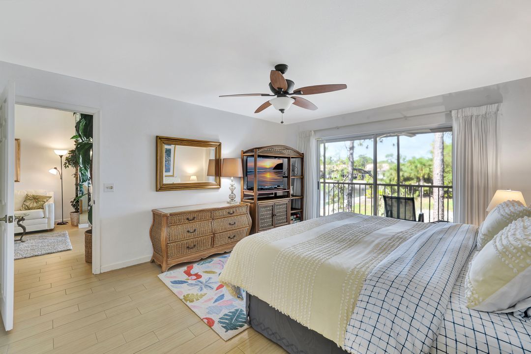 2420 Hidden Lake Dr #8, Naples, FL 34112