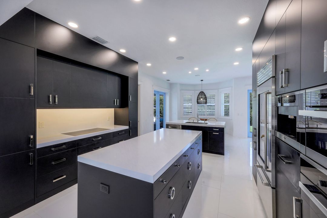 514 Corbel Dr, Naples, FL 34110