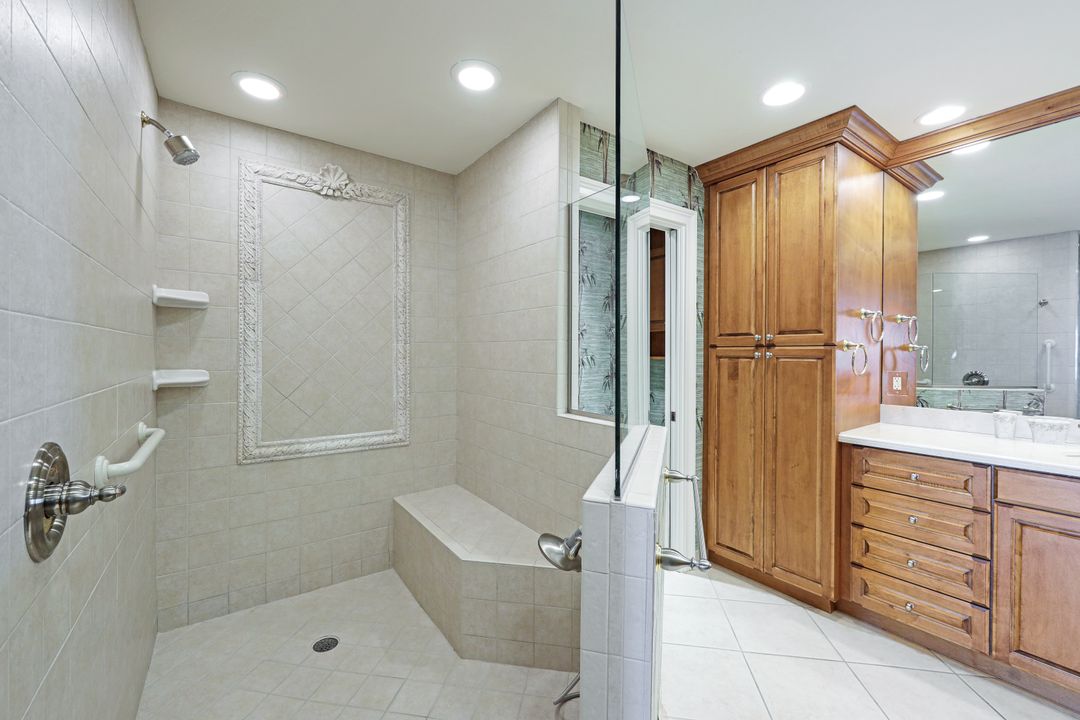 25 Bluebill Ave #1105, Naples, FL 34108