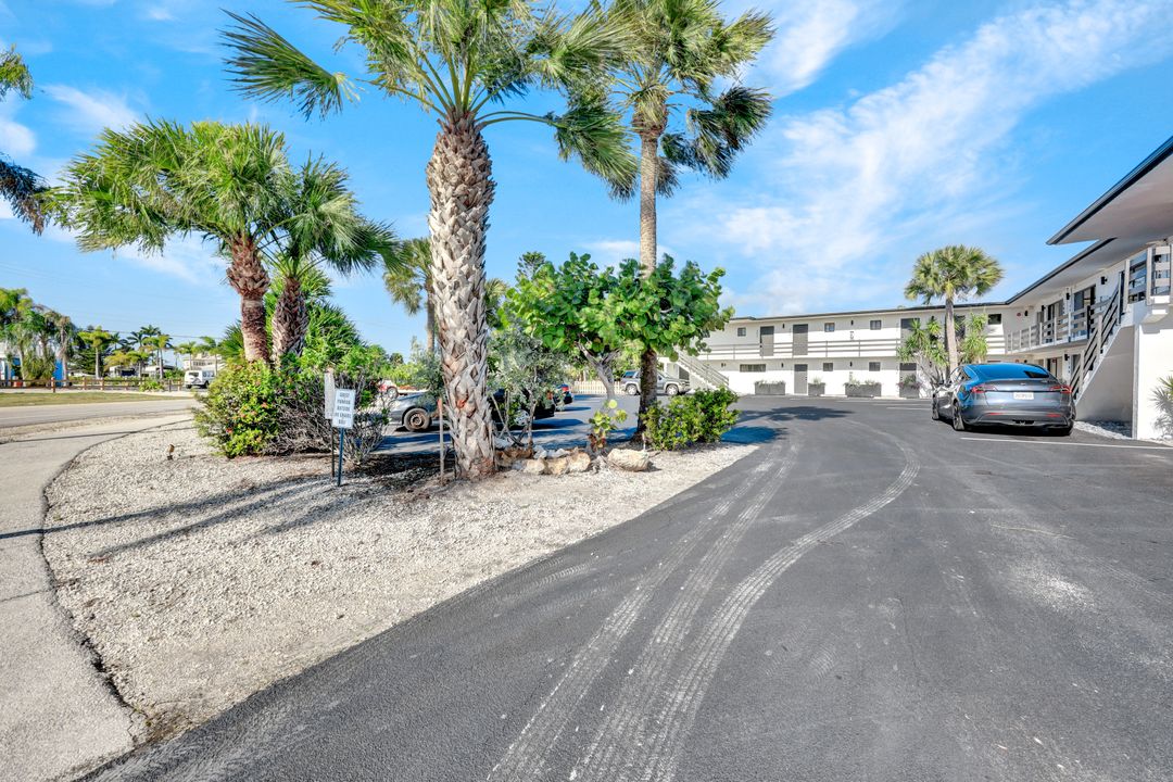 360 Capri Blvd #103, Naples, FL 34113