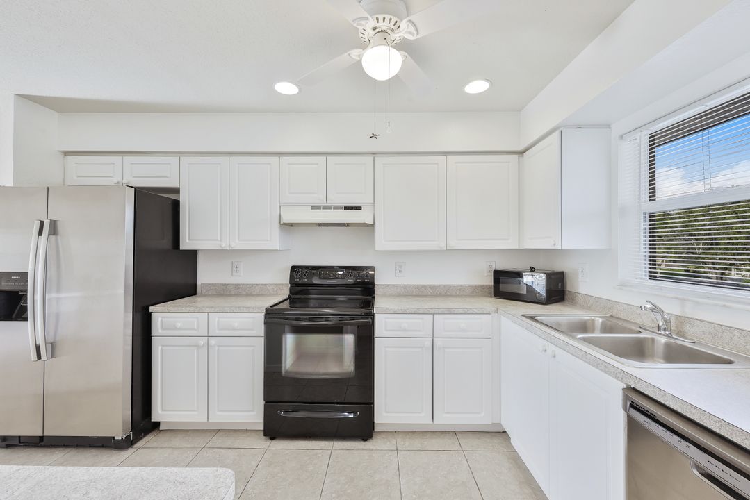 3752 Santa Barbara Blvd #202, Cape Coral, FL 33914