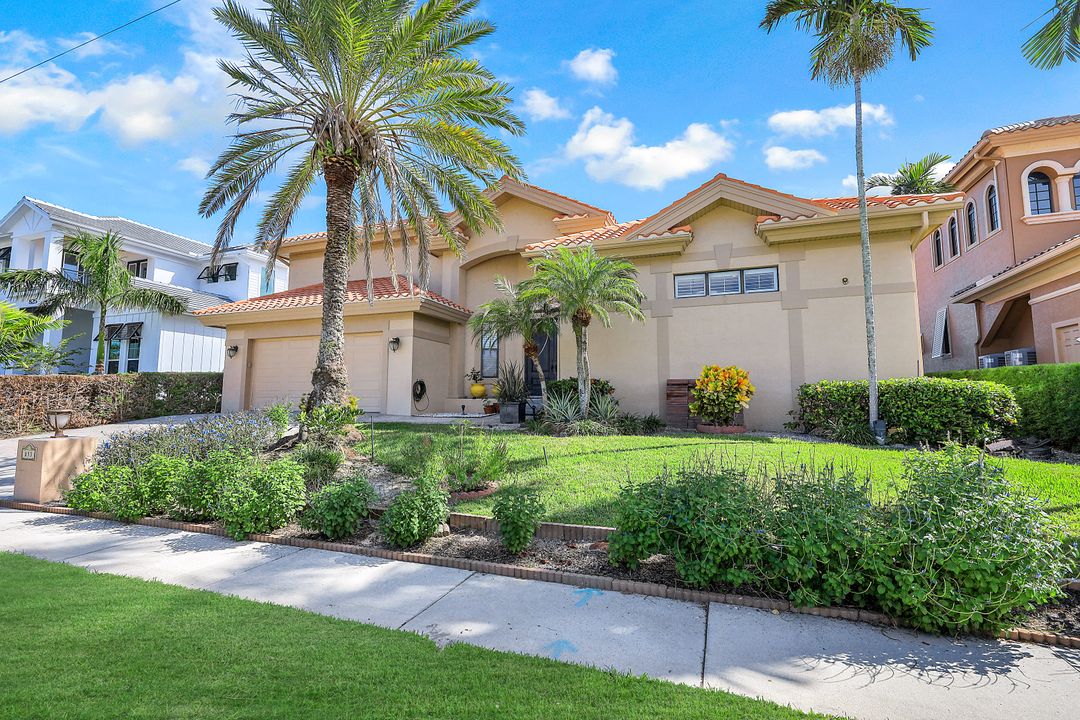 833 Swan Dr, Marco Island, FL 34145