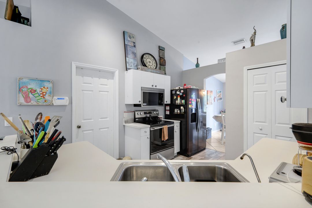 1006 SW 9th Ave, Cape Coral, FL 33991