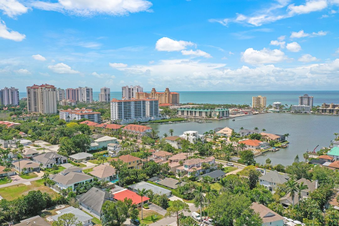 522 94th Ave N, Naples, FL 34108