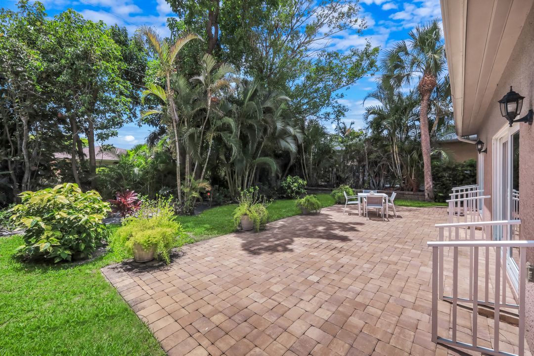 630 109th Ave N, Naples, FL 34108