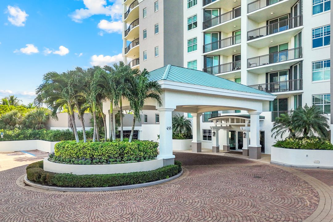 455 Cove Tower Dr #902, Naples, FL 34110