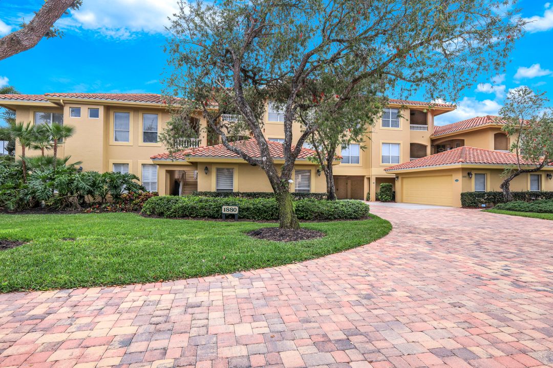 1880 Les Chateaux Blvd #201, Naples, FL 34109