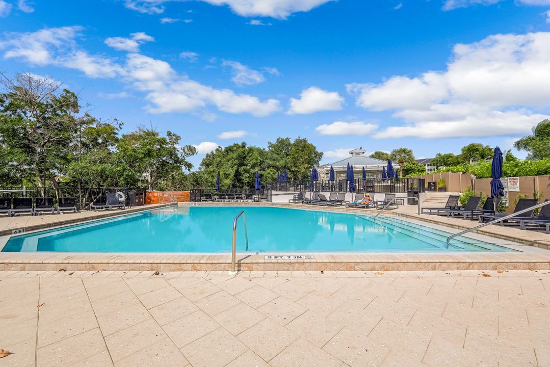 425 Cove Tower Dr  #1501, Naples, FL 34110